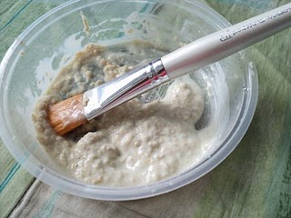 Yogourt, honey and oatmeal make a great nourishing mask