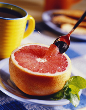 the grapefruit diet is low in calories and rich in vitamin C