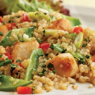 scallops, quinoa and snow peas make a delicious salad which is low in calories